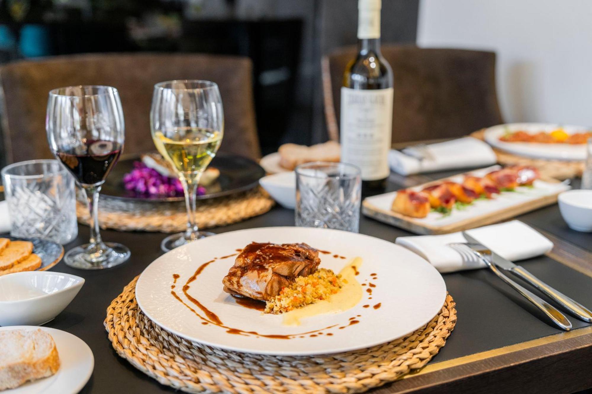 Aurea Washington Irving By Eurostars Hotel Company Granada Dış mekan fotoğraf A meal at the restaurant